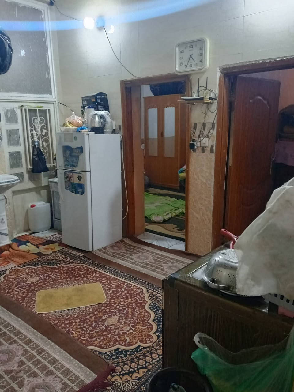 سلام عليكم بيت في كربلاء حي زهراء حر صغير قرب حلاقه الخليج مساحه 50متر طابقين طابوك مربع مسلح مجاري راسيه رفت رباط *********** وتساب اثير هم  وتساب *********** استفسار سعر 55 مليون مع مجال
