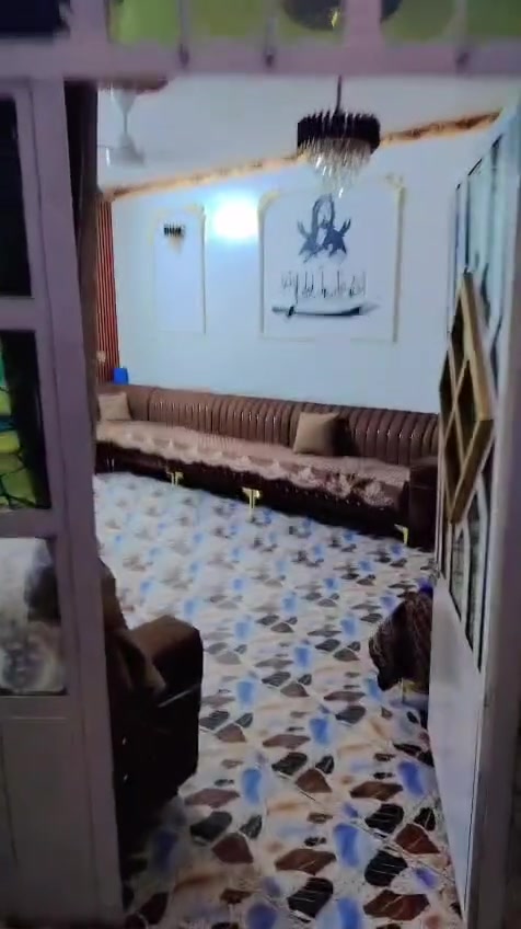 دار للبيع الزعفرانيه حي الزوراء مقابل مول العطار فرع معرض بدر الهواشم يبعد عن الشارع العام 60م المساحه 200متر اربع غرف نوم استقبال ومطبخ حمام داخلي وخارجي الشراري الاتصال على الرقم ***********واتساب موجود
