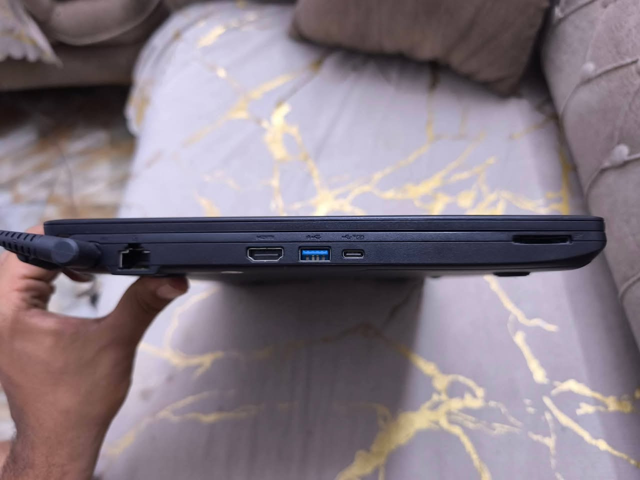 💻  لابتوب Fujitsu LIFEBOOK A3511 
🔹 المعالج: Intel Core i5 الجيل 11 (i5-1135G7)
🔹 الرام: 16GB 
🔹 التخزين: SSD 256GB ⚡
🔹 كرت الشاشة: Intel Iris Xe Graphics 8GB
📦 الحالة: شبه جديد وبي ضمان منا لسنه 
📍 المكان: بغداد / الدوره 
💰 السعر: 375,000
📩 للتواصل  – ***********
