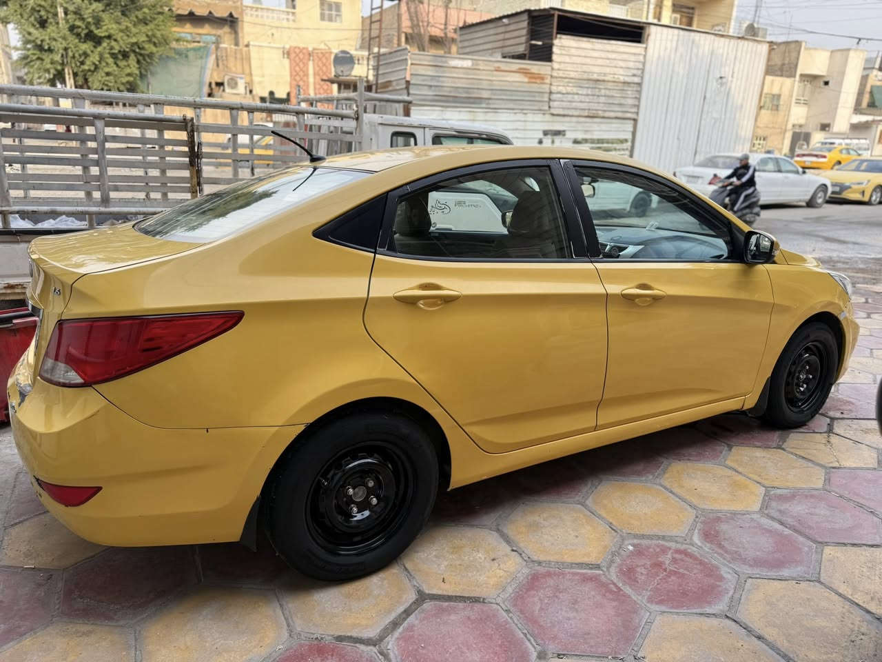 سلام عليكم  اكسنت خليجي موديل 2016  محرك 1600 قطرتين السياره جاهزه وخير من الله كله جديد تخم تاير صدر امامي خلفي كله جديد اي نقص مابيها
ما بيها لا تبديل ولا اي شي

العنوان بغداد مدينه الصدر/***********

السعر 97$
