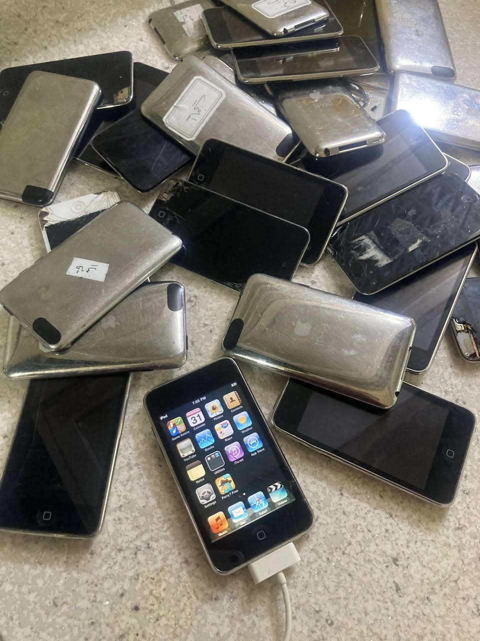 ايفونات شغال فقط واي فاي سيم كارت قافل شبكه
ايفون 4

ايفون 5

ايفون 5s

ايفون 5c 

ايفون 6

ايفون 6s

كيبلات ايفون 4
ايبودات 

قطع غيار اصلي ايفون 4.5.6
شاشه بطاريه شاصي 

الاسعار بين 30 الف الى 85 الف 

للحجز خاص او واتساب ***********

يوجد توصيل

