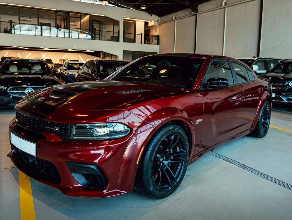 السلام عليكم للبيع جارجر2023 وايد بدي SRT سكات باك حادث فقط بنيد مبدل اصلي مصبوغ بدون شاصي ولغد كفاله مواصفات سلايد رادار امامي جانبي دشبول خياط جلد كشنات كنتارا وجلد وتدفئ وتبريد وكهرباء ثنينهن وخزن ميموري تنته شامو نقطه عمياء حساس خلفي كامره دواره داخل كاربون فايبر معروفه مواصفات الجارجر الفول صور حادثها مرفقه عليها تزويد دركه RPM مع كيجات كزوزات كورسه  ماشيه 13 الف وبامريكا ماشيه 9 الف سياره جديده ومصروف عليها موجوده صورها ومعلوماتها وبيش طالعه من المزاد رقم بغداد انكليزي بأسمي تحويل مباشر للااستفسار *********** مكاني بغداد الشراي يتصل
