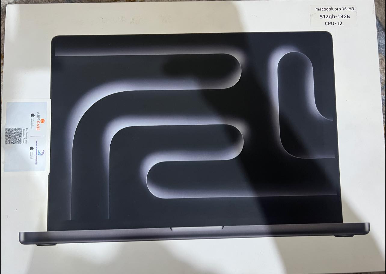 Macbook pro M3 Pro 2023
ماك بوك برو نظيف جداً 
🔺16 inch
🔺512 hard
🔺18 Gb Ram
➡️12 cores Cpu
👍🏽battery health 100 %  cycle count 45


**إذا كنت صاحب هذا الإعلان وتريد حذفه لأي سبب، رجاءا أرسل رسالة إلى الدعم الفني**
