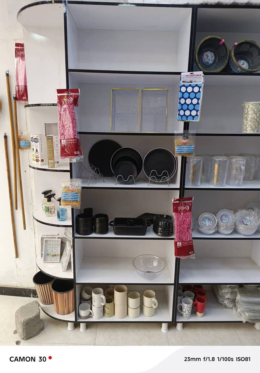 فاترينات لبيع 12 فاترينه اضافه 2 اركان 
الرتفاع 240  
العرض 80
العمق 40
السعر مليون و50
مكاني البصره سراجي 
***********
