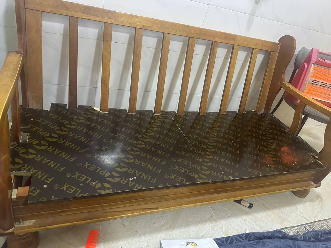 قنفات خشب ٦مقاعد جدد حتى خشبهم يلمعب٢٠الف مكاني الدوره ***********
