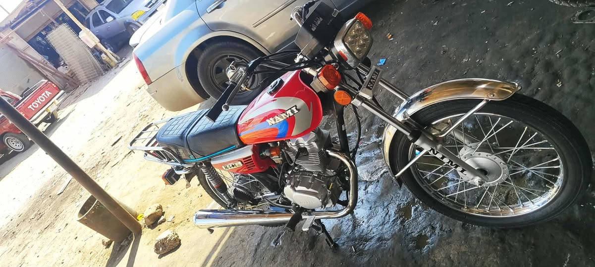 سلام عليكم شباب دراجه نامه للبيع موديل 2025محرك مكفول شرط برغي مامفتوح بيهة كهربائيات كله شغاله السعر 775الف وبيهة مجال قليل مكاني الرميثه سيطرة العارضيات رقمي ***********
