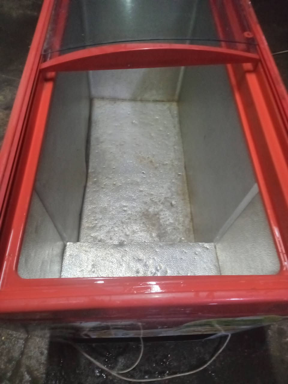 عارضه بطحيه تجميد حجم ١٨قدم نضافة ٨٠% سعره ٢٠٠الف وبيه مجال مكاني بغداد الزعفرانيه واي استفسار الاتصال ***********
