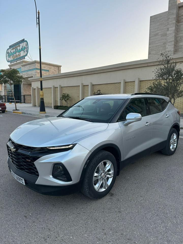 موديل 22 فول عدا السقف فقط بنيد سوناره مرفق باصور السعر 175 وبيها مجال ***********
