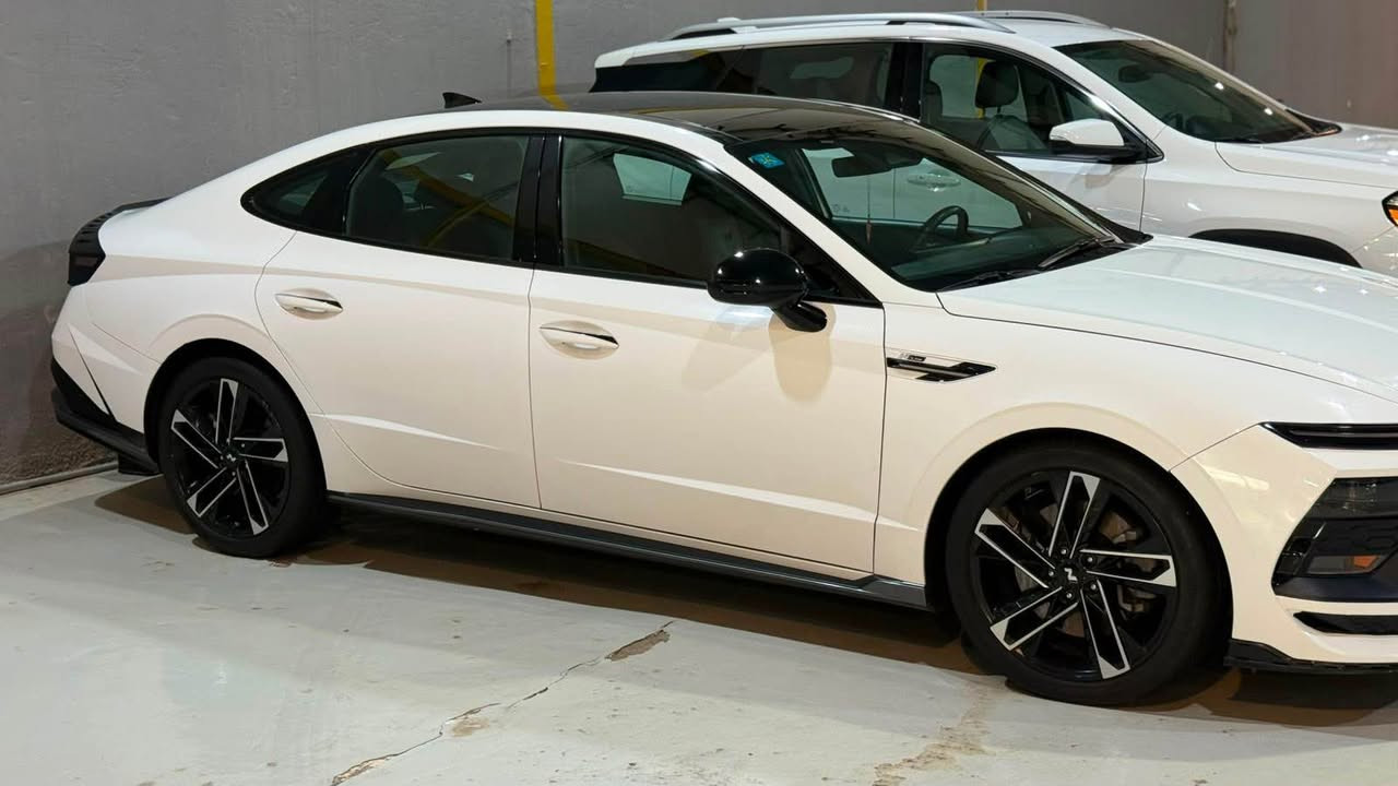 Hyundai Sonata N line 2024
 سوناتا N Line موديل 2024 السيارة وارد امريكي حادثها بنيد وجاملغات امامية السيارة مرقمة وجاهزة اجة بيها كلير بالجنطة فقط من امريكا 
للتواصل *********** البصرة, العراق
