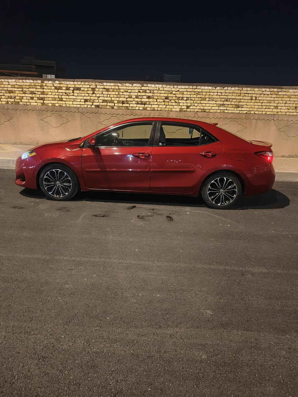 كورلا مديل ١٨سنويته بسمي شرط التحويل
ماشيه ١١٠ كير محرك كفاله شرط برغي مامفتوح بيهن
السياره مكفوله من الضربه والتبديل والصبغ بيه بارد بلباب موضح بسونار السياره تقرير كل نقص مابيه  
السعر ١٤٠ رقم تلفون ***********
