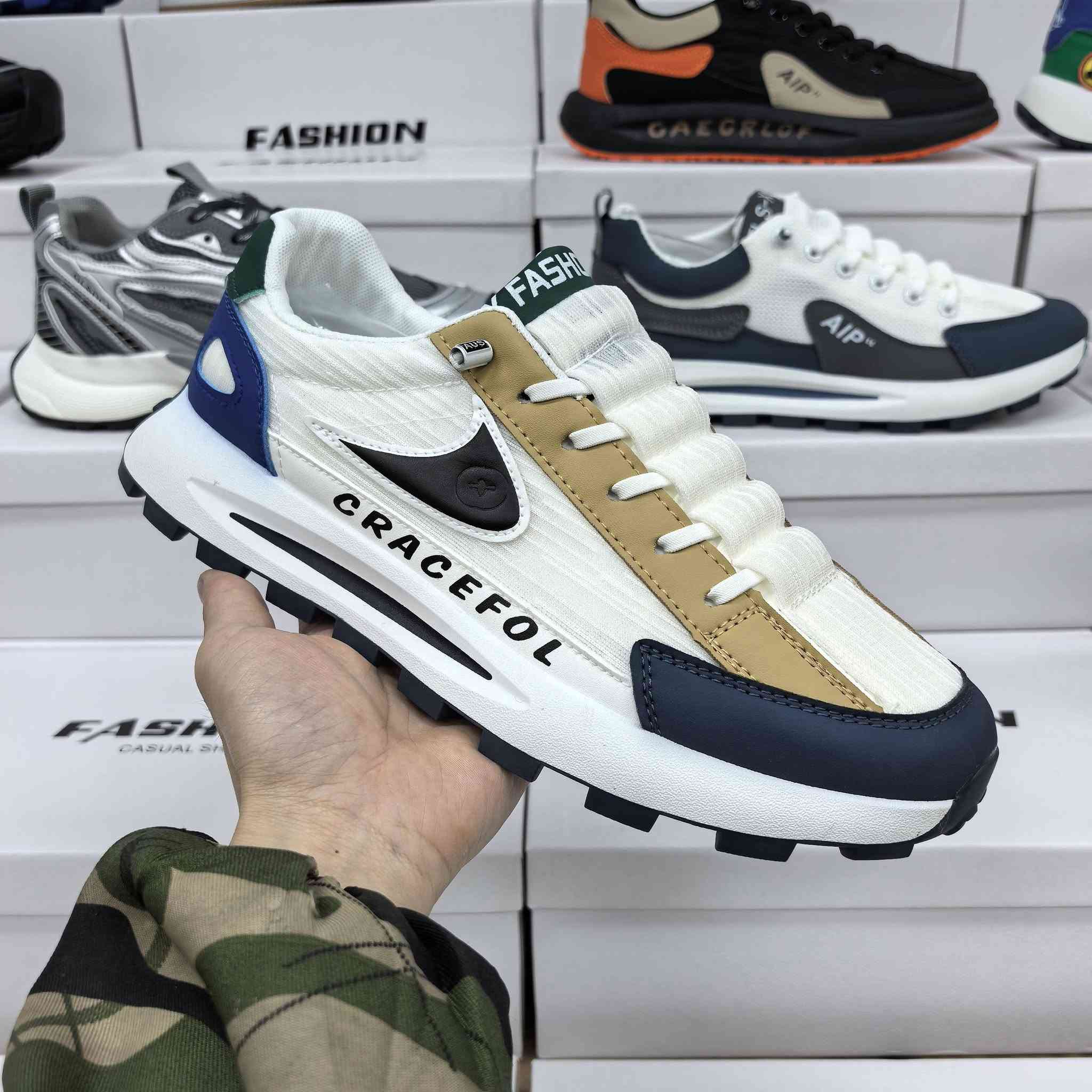 Items No.：M2016
Name：mixed men's shoes
Size：39-45,30Pairs/ctn
MOQ：150Pairs


**إذا كنت صاحب هذا الإعلان وتريد حذفه لأي سبب، رجاءا أرسل رسالة إلى الدعم الفني**