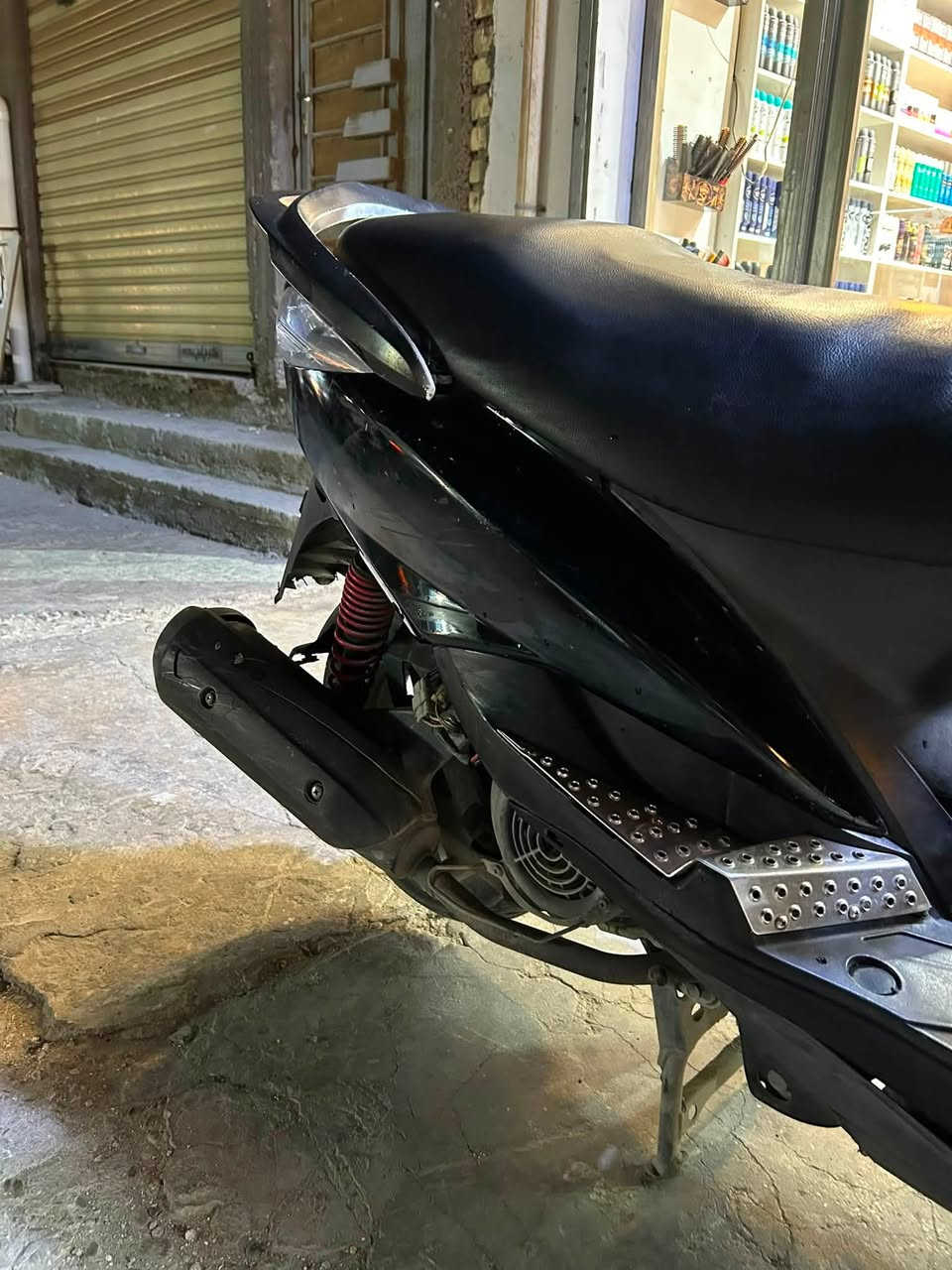 دراجة ثعلب نضيفة كفراتها بلادية مكينة ممفتوحة دراجة حلوة ونضيفة متعبك السعر 650 ألف وبيها مجال شي قليل العنوان بغداد الحرية الأولى للاتصال واستفسار راسلني او اتصل ع رقم***********
