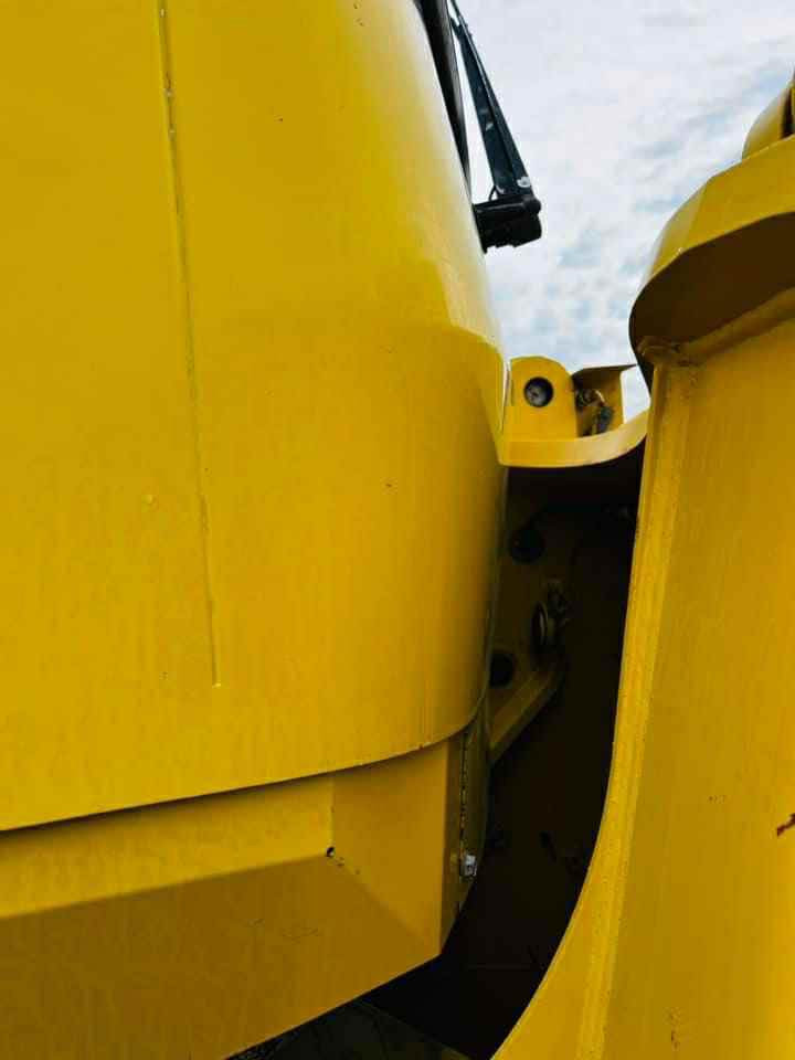 للبيع كوماتسو
محرك 6تبريد 

مكفووله كفاله عامه مشتغل بس بالسكله. 
باتريات بلادية ممبدله 

منفيس 19معارض النهظه 

بغده بدون رقم

مكانه بغداد غزاليه 

***********
