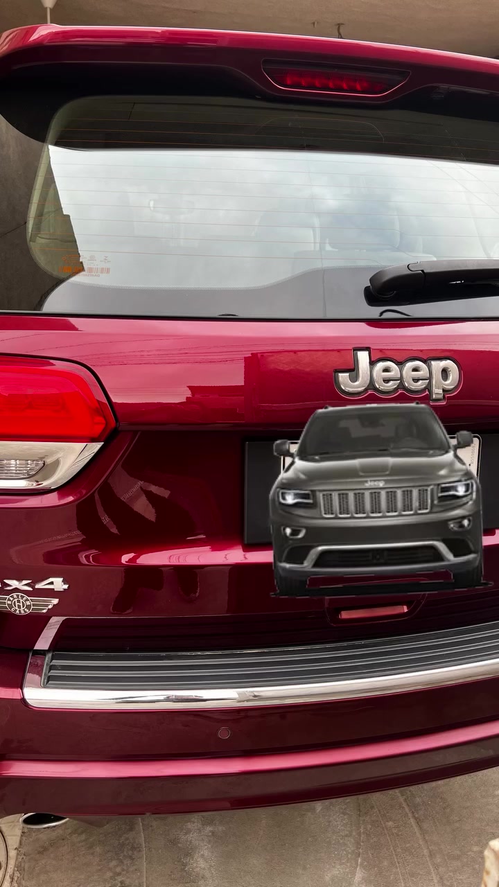 السلام عليكم  جيب اوفر لاند شركة هارلم خليجي2020 ماشية 65 الف  السيارة فول مواصفات 3 شاشات كاميرا نفكيشن جكات ستيرن كهرباء كراسي كهرباء جلد تدفئة تبريد صندوق كهرباء فور ويل شفتات مري جانبي رادار جانبي توقف ذاتي باقي المواصفات معروفة والرقم بغداد 
السعر 315 ورقة وبيها مجال
***********
