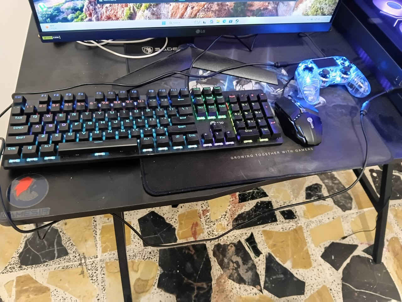 R5 5600x 
Rx6750 GRE 10GB 
RAM 16GB T FORCE D4 3600HZ
M.B B450 ASUS ARGB
M.2 LEXAR 1TB GEN 3
PSU 650W DEEPCOOL 
مبرد مائي احترافي 
مع كيبورد وماوس ميكانيكي اصلي وجوستك ايضا 
السعر كله مليون 100 الف قفل 
بغداد شارع فلسطين ***********

