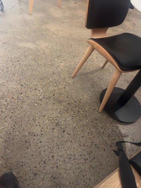 ايفون ١٥ اريده ٩٠٠ الف