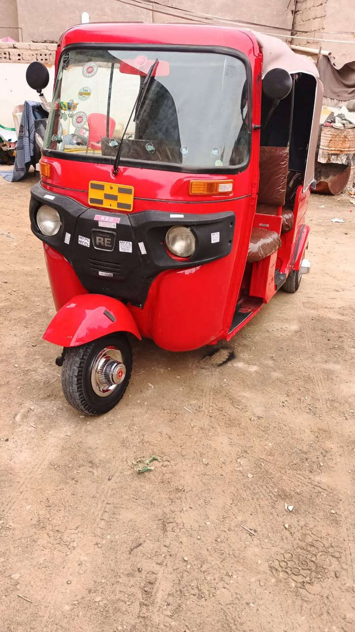 من رخصة الادمن
السلام عليكم.    تكتك 18 شهر11داخلة ب19 
رقم وسنوية بسمي امداور ثاني يوم  كهربائيات كلهه جديد تخم تاير جديد جادر جديد  كماليتة كلهة جديدة التكتك حلوة ونضيفة 
شاد مكينة 20 بعدهي عسحك 
مصبوغة صبغ عام لجمالية ب
السعر 5و دبيهه مجال شي قليل هاي مال جناي 
مكان كربلاء حي العسكري 
الاتصال بالرقم***********
