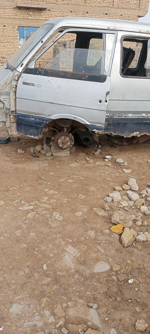 للبيع ابواب وجام ودرع وصندوق ***********
