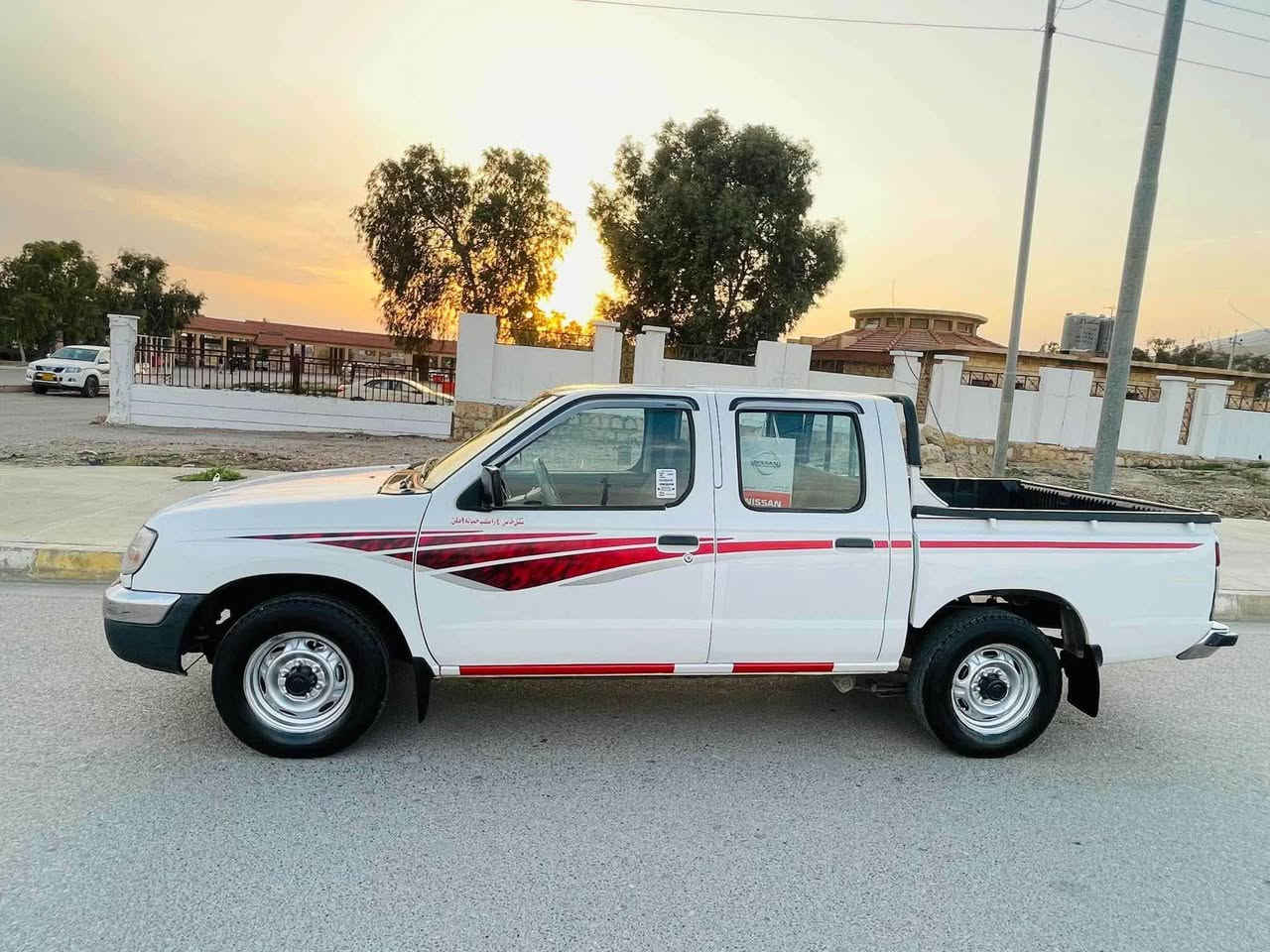 نيسان موديل2002 زيد
 سنوي رقمي هه زه ي تا ٢٠٣١ نوويه. 
چوارتايه ي نوويه. غاز وبه نزين
شاشه ئايپاد /ناوي نيه له حاسيبه به غا
گيرو مه كينه به شه رت ته بريد پاوه ر. 
بوياغ. ٢ پارچه و نيوي هه يه بيناوگرتن
نرخي ٨١ $ معامه لي كه م
***********
*********** كويسينجاك, أربيل
