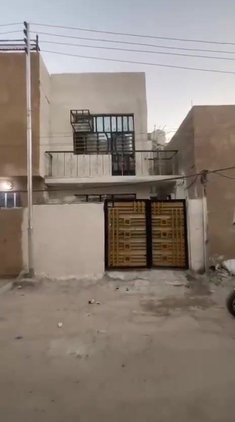 السلام عليكم بيت للبيع 50 متر منطقه الزعفرانيه نهاية اربع شوارع يبعد عن التبليط 10 امتار بيت طابقين طابو زراعي سند 25 سعر 45 مليون وبيه مجال الإستفسار رقم الهاتف واتساب ***********
