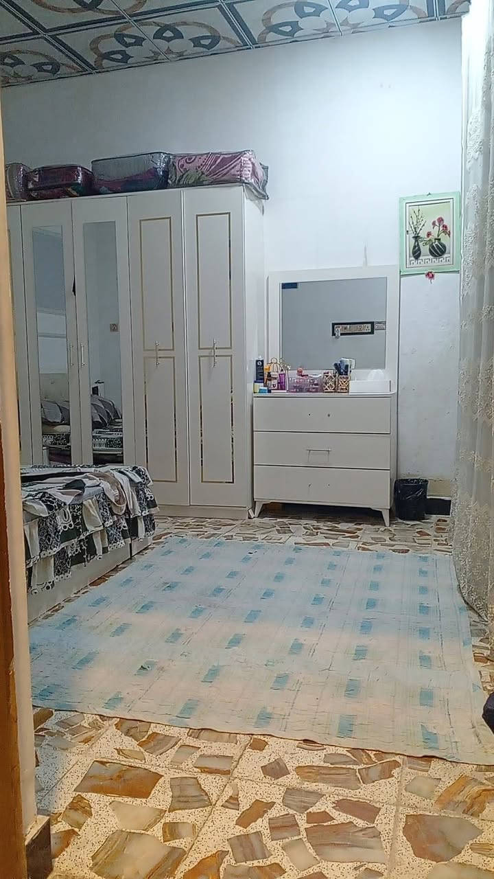 دار للبيع طابو زراعي  100م موقع و بناء درجه ممتازه. يحتوي على غرفه وصاله واستقبال ومطبخ وثلاث صحيات اضافه الئ غرفه في الطابق الثاني
سعر 49  العنوان نجف ميسان خلف شارع 60 مباشره

***********
