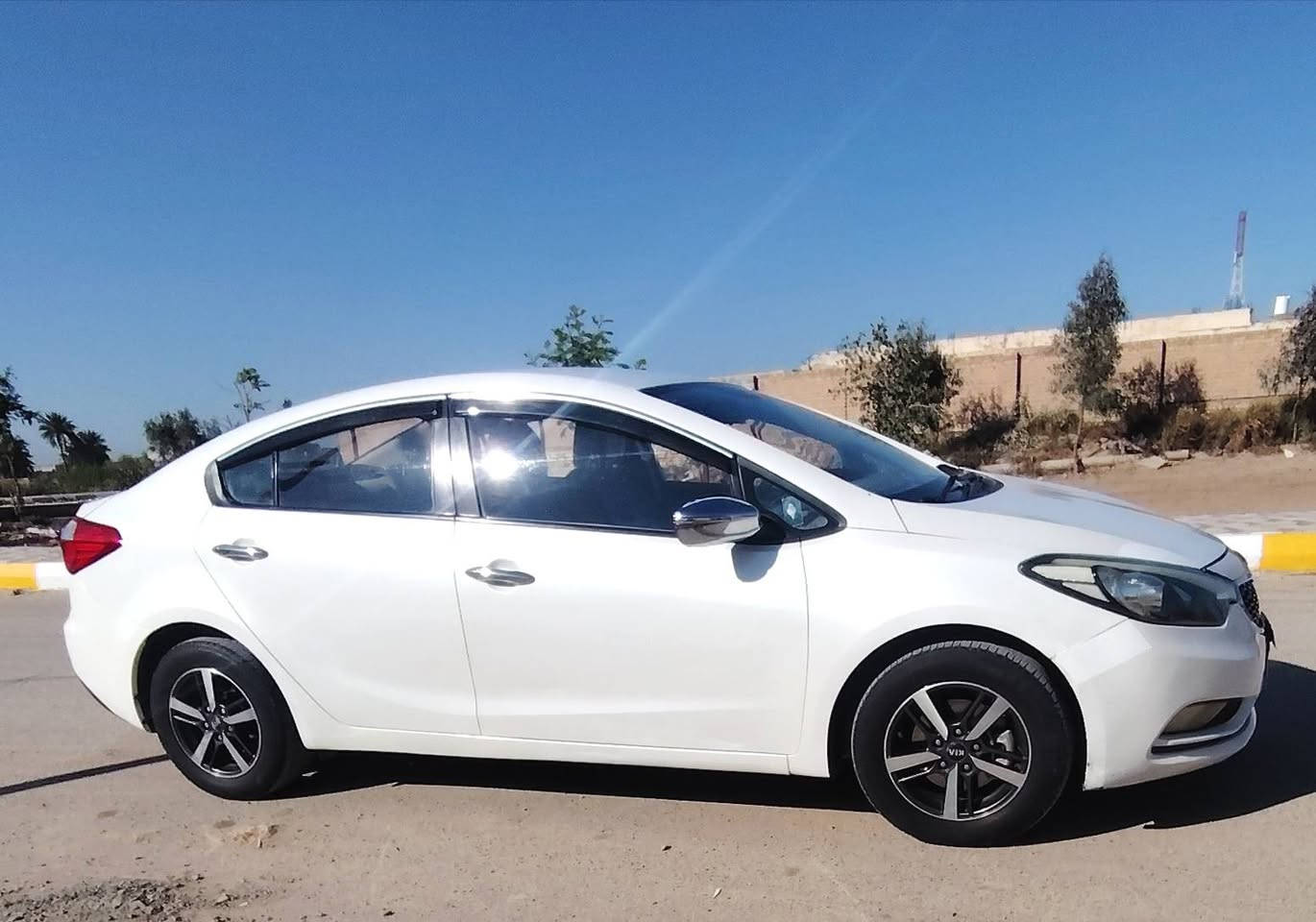 السلام عليكم
كيا سيراتو 2016 رقم ذي قار
محرك 1600 دوش 
ماشيه 190 الف سياره جديده 
سعر 115 بيها مجال
***********
