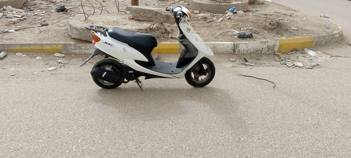 سلام عليكم دراجه عصفوري للبيع دراجه مفتوحه مره وحده سلف شغال نقص بس كتف اشاير و الباقي كله شغال السعر 
350 وبيه مجال مكاني سومر وهذا رقمي ***********
