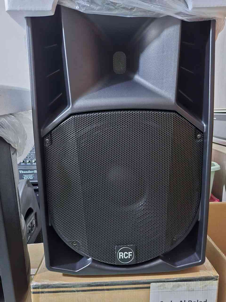 السلام عليكم زوج سماعات RCF تجميع درجه اولى جديد كبس كارتون غير مستعمل السعر ٦٠٠ الف شامل التوصيل *********** وات ساب
