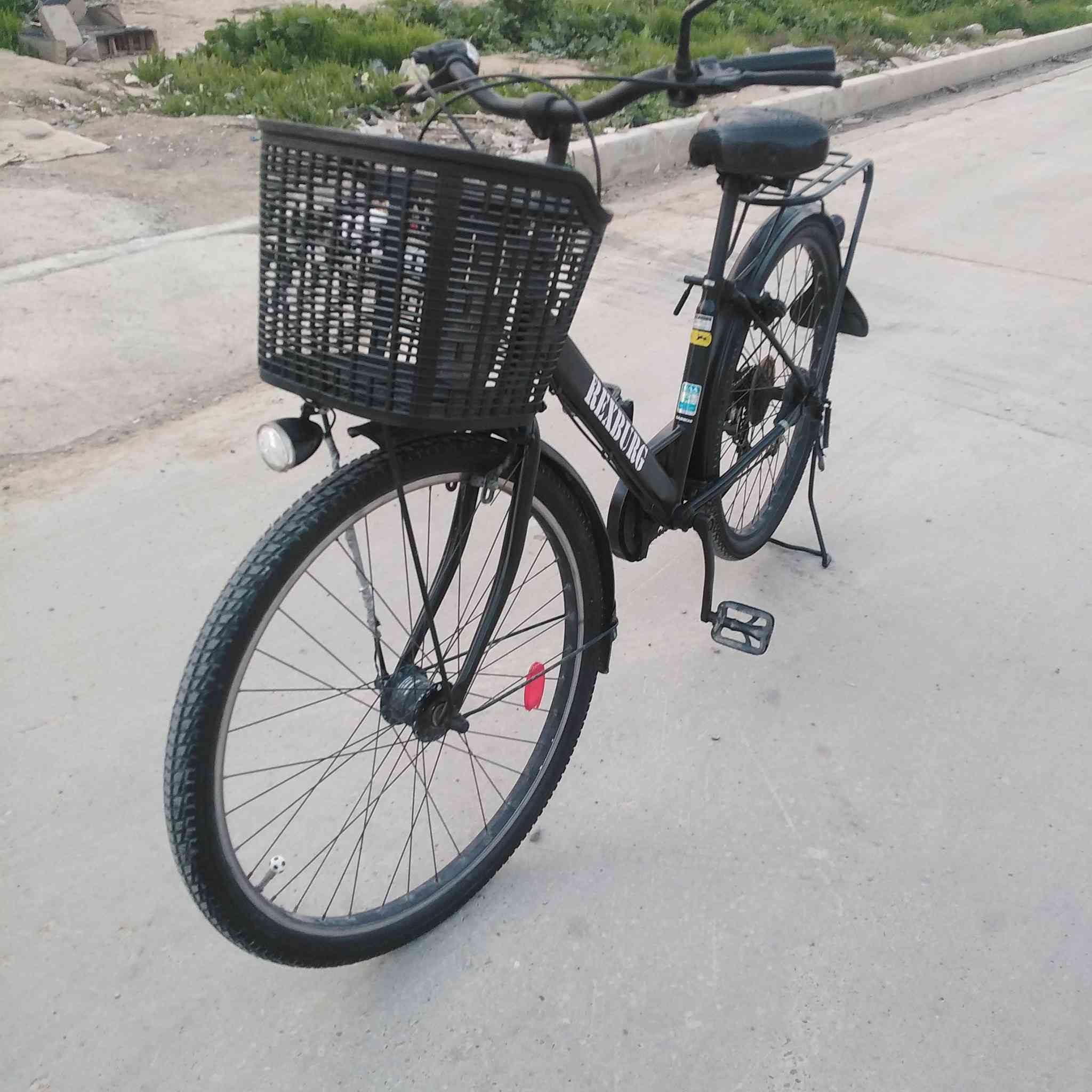 بايسكل ياباني باله موديل حديث گير 5 نمر حجم 26 اخو الجديد تايرات اصلية عريضة حساس ويل زنون شركة مامبدل بي اي شي. 
السعر 140.


**إذا كنت صاحب هذا الإعلان وتريد حذفه لأي سبب، رجاءا أرسل رسالة إلى الدعم الفني**