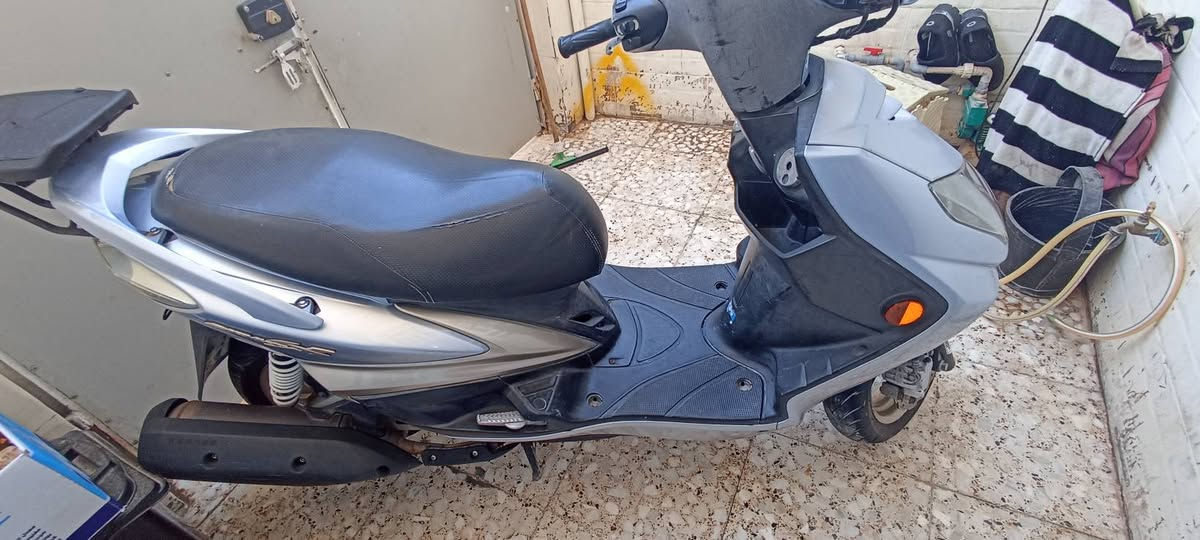 سكنز للبيع موديل 2010 كفاله عامه يابانه اصل خطين نازل مكانها حله سعرها على الاتصال ***********
