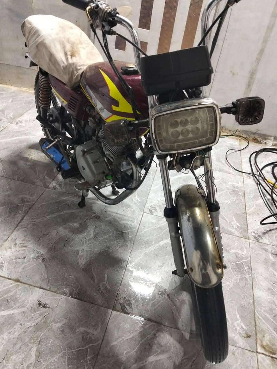 سلام عليكم دراجه ايراني  اورقها كامله  للبيع مستعجل سعرها  200
الدراجه خير من الله نقصها فقط كهربائيات
***********
