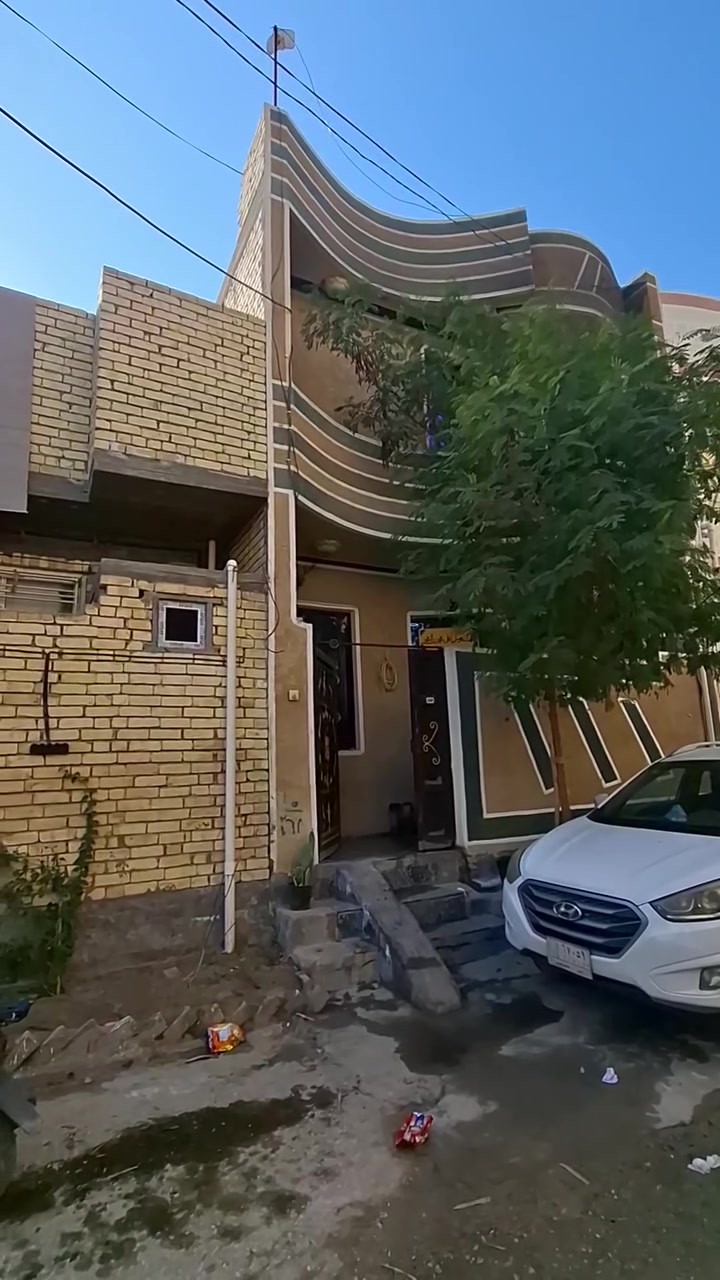 دار للبيع المساحه ٧٥م طابقين بناء حديث حي الفتح الفرع الثالث قرب المولده عرض الشارع الفرعي ٨م تبليط وكافة الخدمات موجوده للاستفسار الاتصال *********** مكتب الكناني للعقار.
