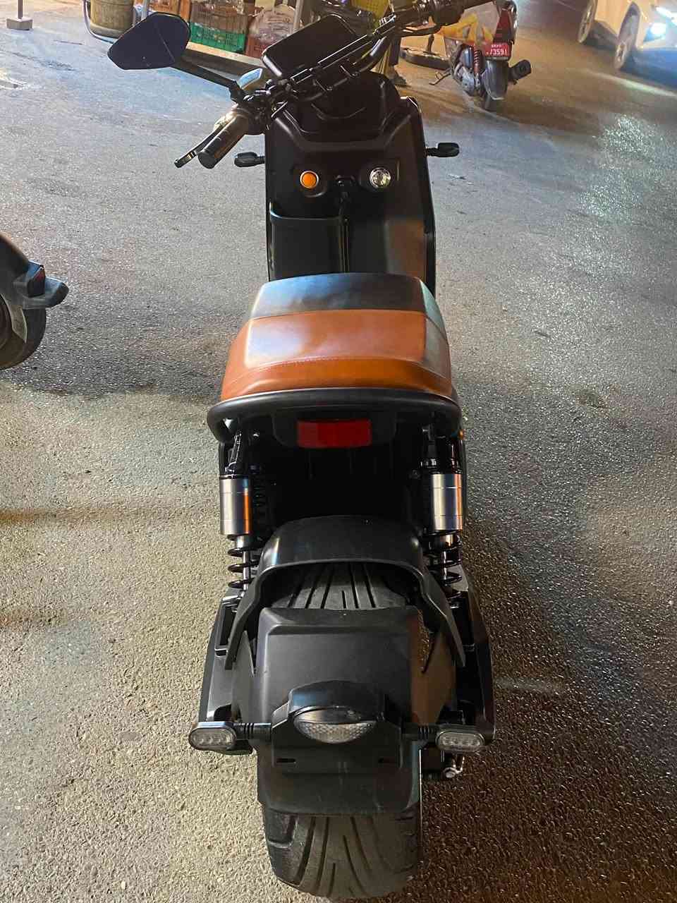 Sport 701 Pro دراجة
موجهة للسوق الاوروبي
تجي بمحرك 3000W من شركة QS motor 
السرعة 80 كيلو متر ( سرعة فعلية) 

البطارية ليثيوم ايون من شركة smarda العالمية
٦٠ فولت / ٤٥ امبير 
تقطع مسافة من 100 الى 60 كيلو حسب استخدامك للسرعات

دراجة قوية وشكلها مميز وكل ادواتها متوفرة يم (معرض صقر الخليج) 
بيها ثبات وتوازن خرافي وهيكلها فولاذي جدا جدا قوي

السعر 1,900,000  مليون و٩٠٠الف


**إذا كنت صاحب هذا الإعلان وتريد حذفه لأي سبب، رجاءا أرسل رسالة إلى الدعم الفني**