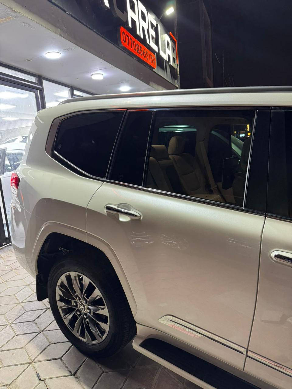 سلام عليكم 
لاندكروز ٢٠٢٣ رقم اربيل ماشيه ٩٠ الف مكفوله كفاله عامه من كلشي مغلفه ppf على وضع الشركه السياره تون توربو كل صيانتها بالشركه السعر ٦٨ الف وبيها مجال بسيط مكانها بغداد للاستفسار ***********
