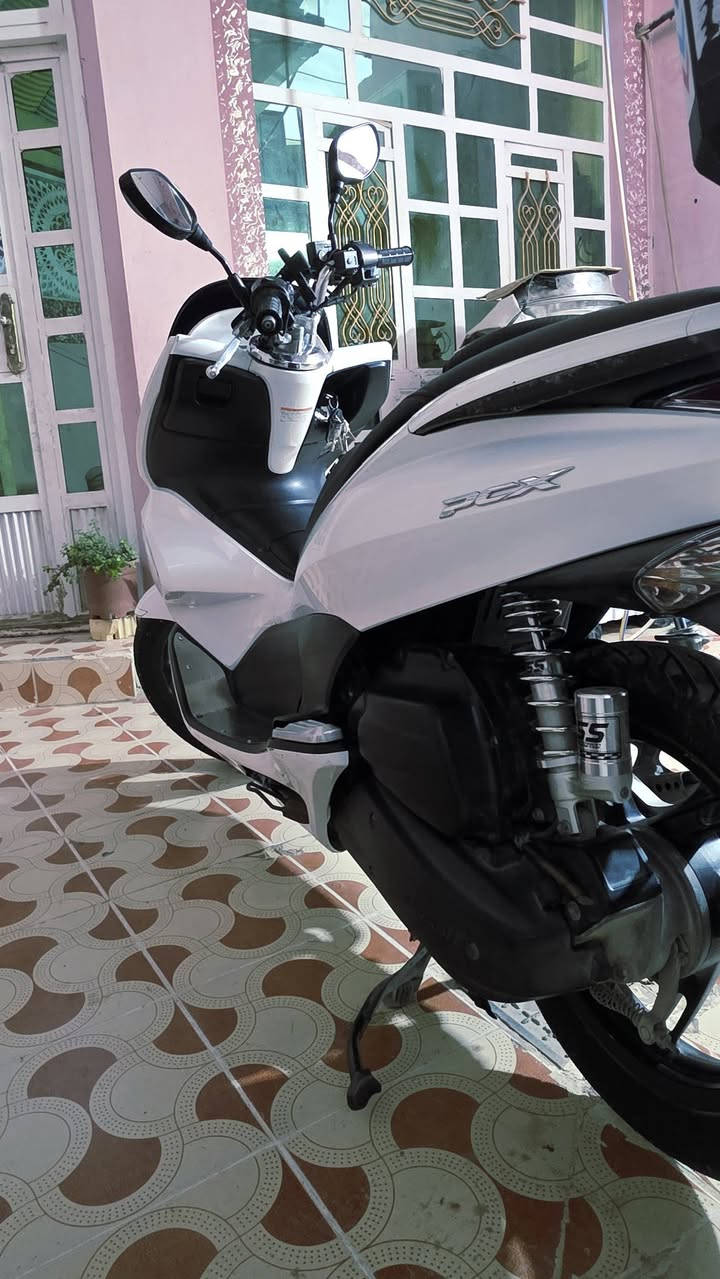 دراجه pcx موديل 2016 كفاله من كلشي كلها بلاد
عداد المسافه ٣٧
كامله مثل ما بصورة تجي شوفها 
كفرات محرك بلاد 
مكانها بعقوبه دور الزراعه 
سعر 13.5
***********
