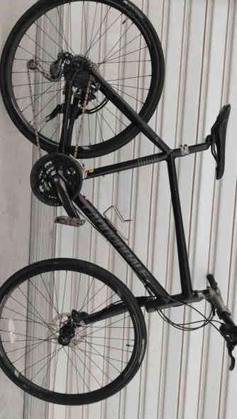 بسم الله الرحمن الرحيم 
دراجه ماركة cannondale الأمريكية
حجم 28 فريم ارتفاع فريم L
بريكات دسك حديث 
تك ماشة
وياله كانوندل
سستم شيمانو ديور 9*3
وياله بولبرن 
ماشة شفت بولبرن
مكاني موصل وهذا رقمي *********** او واتساب وجزاكم الله خيراً
