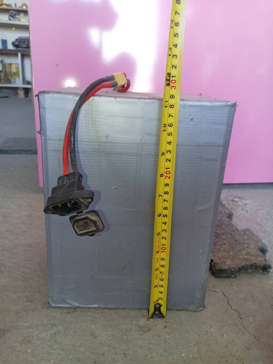 للبيع بطاريه فوسفات الحديد ٣٠ امبير ٨٤ ڤولت واتساب ***********  بغداد قريب بسمايه مقابل مستشفى  اللبناني سعر ٦٠٠ الف و بيه مجال
