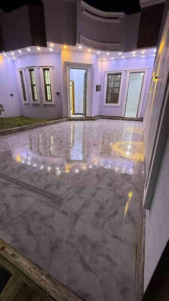 الاسعد_الله_اوقاتكم_بكل_خير
#اعلان 📢
 عن توفر بيت  تستلم بيت عند المكاتبه البيت فارغ وجاهز للسكن 
#دار للبيع 🏠 ***********

بناء حديث مواصفات عاليه وموقع مميز 

#المساحة 320 متر 

يحتوي على 
    #غرف منام عدد 3  __/5×5
    #صاله 10×10 
      #ديوان 4×10
      #مطبخ 8×4 حار وبارد
     #گراج يسع سيارتين 
     #حديق مرتبه 
    # مجمع صحيات داخلي       وخارجي
  #العنوان / بصره ابي الخصيب كوت الحمداني  قرب محكمة ابي الخصيب الجديده 

#مواصفات البناء/ شغل درجه اولى  البيت تحفه عباره عن فله 

-البيبان تفصال الخشب والحديد وال pvc
-الصب كله مركزي
-كهرباء درجه اولى كله اردني ونقاط واناره ضمان 
-تأسيس الماء والمجاري 100%

🛑 المنطقه روعه مركز القضاء قرب المحكمة الجديده والبلديه ومركز الشرطه 
المدارس قريبه مستوصف سوك كافة الخدمات متوفره 

♦️شارع تبليط 10 متر  اباب البيت ماء كهرباء اناره شارع كله 📌

 نهر بضهر البيت ماتفكر بلمجاري 

#قريب على السايدين مال المحكمه
 
#جنس_العقار:: طابو ملك صرف زراعي عراقي  تقابل ابو الطابو مباشرتاا .

#السعر /155   /وبي مجال قليل 
 تستلم بيتك جاهز  وتحياتي للجميع بتوفيق 
#للاستفسار الاتصال على الهاتف 📳*********** 
📳((
