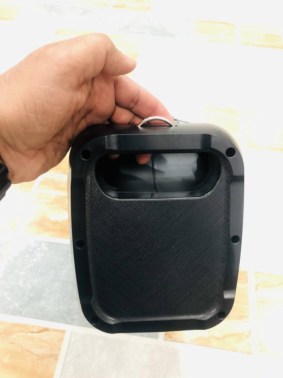 سبيكر صوت عالي
شحن تايب سي 
يستقبل مايك ورام وفلاش وبلوتوث 
اضاءة RGP


**إذا كنت صاحب هذا الإعلان وتريد حذفه لأي سبب، رجاءا أرسل رسالة إلى الدعم الفني**