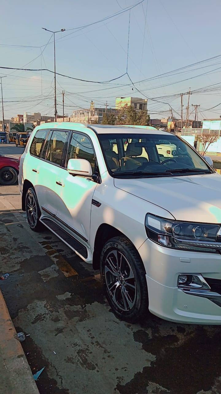 بسم الله الرحمن الرحيم
للبيع لاندكروزر موديل 20 كراند تورنك فول 
ماشيه 92 الف وقابل للزيادة
السعر 535 الف وبيها مجال 
مكان السياره بغداد/ الشعب 
‏‪رقم صاحب السياره ‏‪***********‬‏
انا مكلف بالنشر
