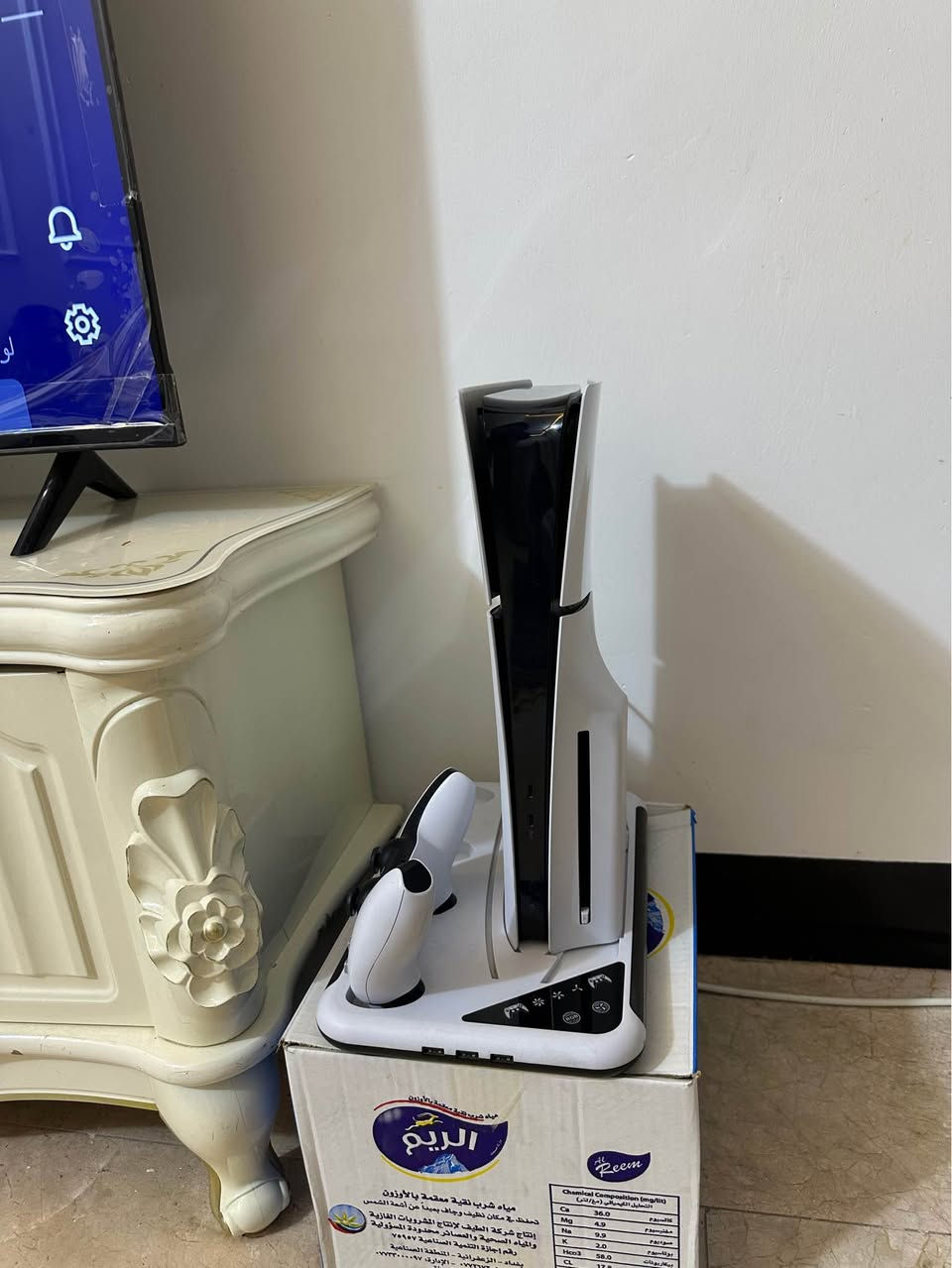 بلي فايف سلم اوروبي مستخدم شي بسيط الجهاز بل لوك ما مفتوح ولا داخل صيانه الجهاز كامل ملحقات مع استاند مبرد اصلي اضافي للتواصل *********** بغداد, العراق
