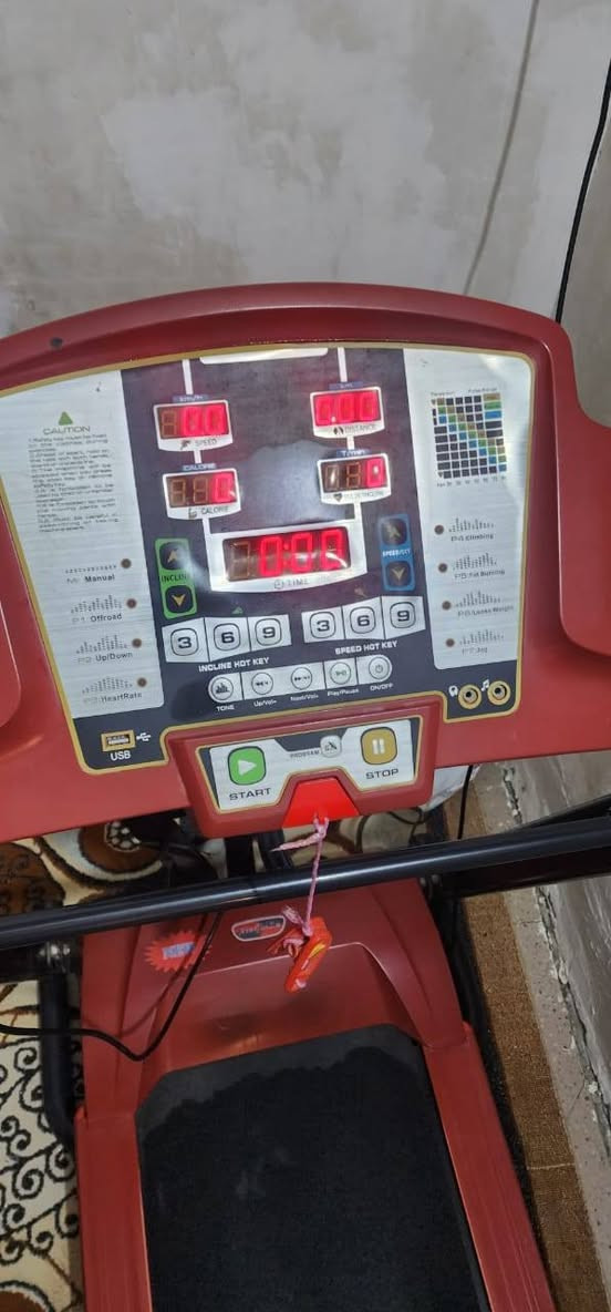 السلام عليكم
.

..

...

جهاز جري وياه حزام هزاز للبطن. 

السعر 350 الف.
واتس اب ***********
