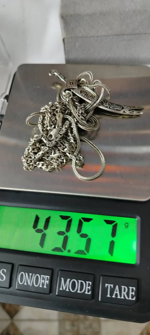 السلام عليكم
زنجيل ٢
وسيف الامام
وسور وزن كدام عينك
مو كسر ابيع اريدهن ب١٦٠ الف نهائي متوفرات بغداد لا يوجد توصيل


**إذا كنت صاحب هذا الإعلان وتريد حذفه لأي سبب، رجاءا أرسل رسالة إلى الدعم الفني**