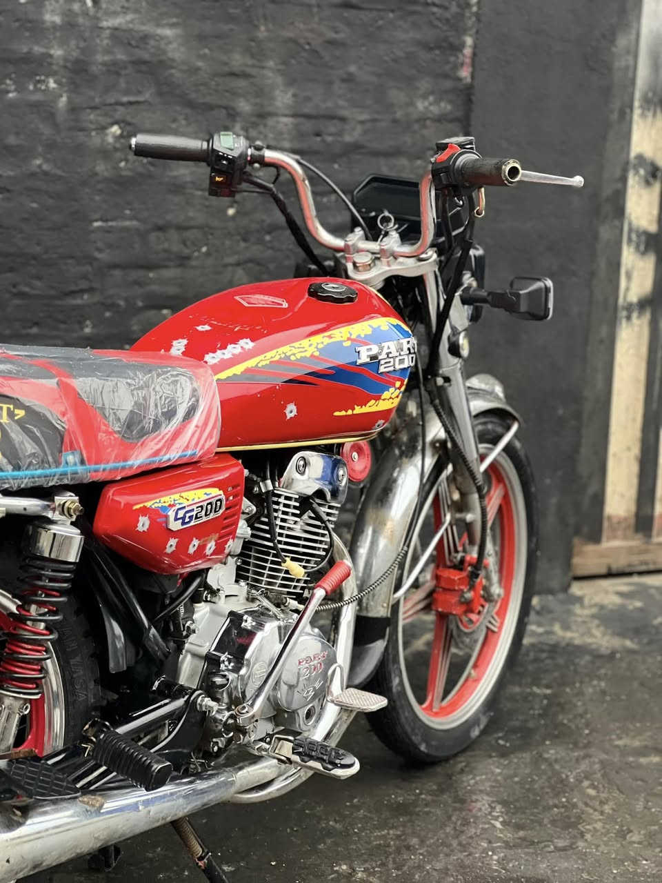 ماطور نوعية PART 200 
موديل 2017 نظيف جدا ومرتب 
ما ناقص برغي ساعة اكتروني 
كهربائي كلو شغال 
منفيس اصلي 
السعر (340)$ بيها مجال بسيط 
للتواصل مع *********** واتساب او اتصال
