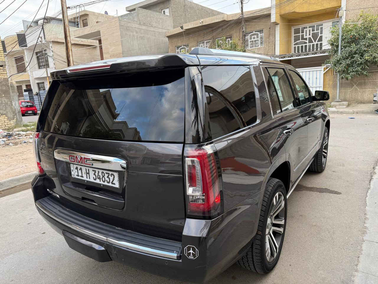 السلام عليكم جمسي دنلي موديل 2018صبغ جاملغ وبنيد فقط الباقي مكفولات بدون ايرباك غير البرده محوك 5300 صدر جديد تخم تاير السيارة جديد مابيها اي نقص المواصفات 
بصمه 
فتحه
جلد 
كراسي كهرباء 
رادارات 
حساسات 
صندوك كهرباء
دوسات شفط 
داتو شو
وبعد بيها مواصفات هوايه 
السعر 34000$وبيها مجال مراوس بشي اقل مكان السيارة بغداد الغراليه هاتف ***********ابو اوس صور الحادث مرفقه مع الصور
