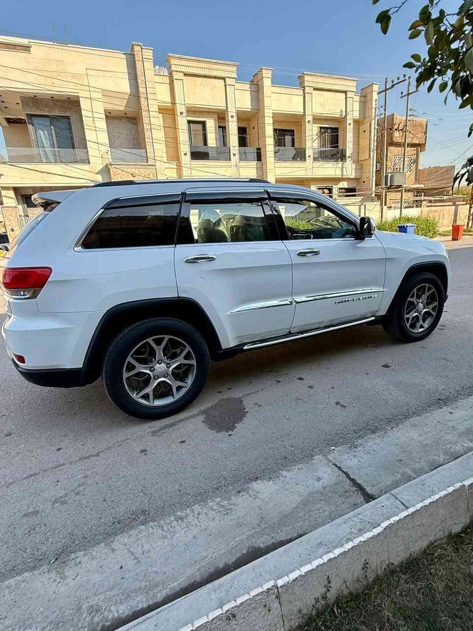 السلام عليكم للبيع أو مراوس جيب 2014  خليجي
لمتدد جكات تصعد وتنزل   
 فول مواصفات 1/1 وكالة
رقم سليمانيةالدولي الجديد بأسمي  
6 سلندر حجم المحرك: 3600
دبل سلايت بانوراما 
تشغيل عن بعد 
شاشه جبيره 
شفتات ستيرن 
خزن وضع المقاعد وستيرن
داخل بيجي 
انارة ترحيب بالبوب 
جنطه كهربائي شفط 
ويل كب عنكبوت مال ٢٠ 
دبل كزوز خلفي 
حساسات اماميه + خلفية 
سستم صوت 12 سماعة 
دمامي خلفي بلصندوك
اوتو بارك مساعد اصطفاف
قطعتين تبريد ثلج 
كشن خزن ميموري 3 وضعيات
 مقاعد جلد اصليه  بيجي 
اثنين كهرباء (تدفئة+تبريد) 
تدفئه بلاستيرن 
سيدي بلجكمجه  
يدات ستيل اصل 
الداخل صاج ملكي  
 كامرة خلفية دوارة اصلية
 استيرن كهرباء +  تدفئة
 فول تحكم استيرن (جهتين امامي + جهتين خلفي) 
 ناقل حركة ٨ نمر
 نظام سبورت s
 نضام اقتصادي
 مري _جانبي_تدفئة مرايا_جانبية_حساسة_للضباب_تعمل_
تلقائياً + اشارة بالمري 
 لايت عدسة زينون يصعد وينزل ويه الستيرن 
زراكات لايت 
كلوب طوارء بلجنطه 
هوكات اماميه + خلفيه 
برده  بلصندوق شركه 
صدر جديد كله امامي خلفي 
باتري جديد 
إدامة كامله للسيارة
بيه جاملغ عكس السايق مبدل وبنيد   
ماشية ١٩٠ كيلو السعر 198 $ هاتف 📞 ***********
