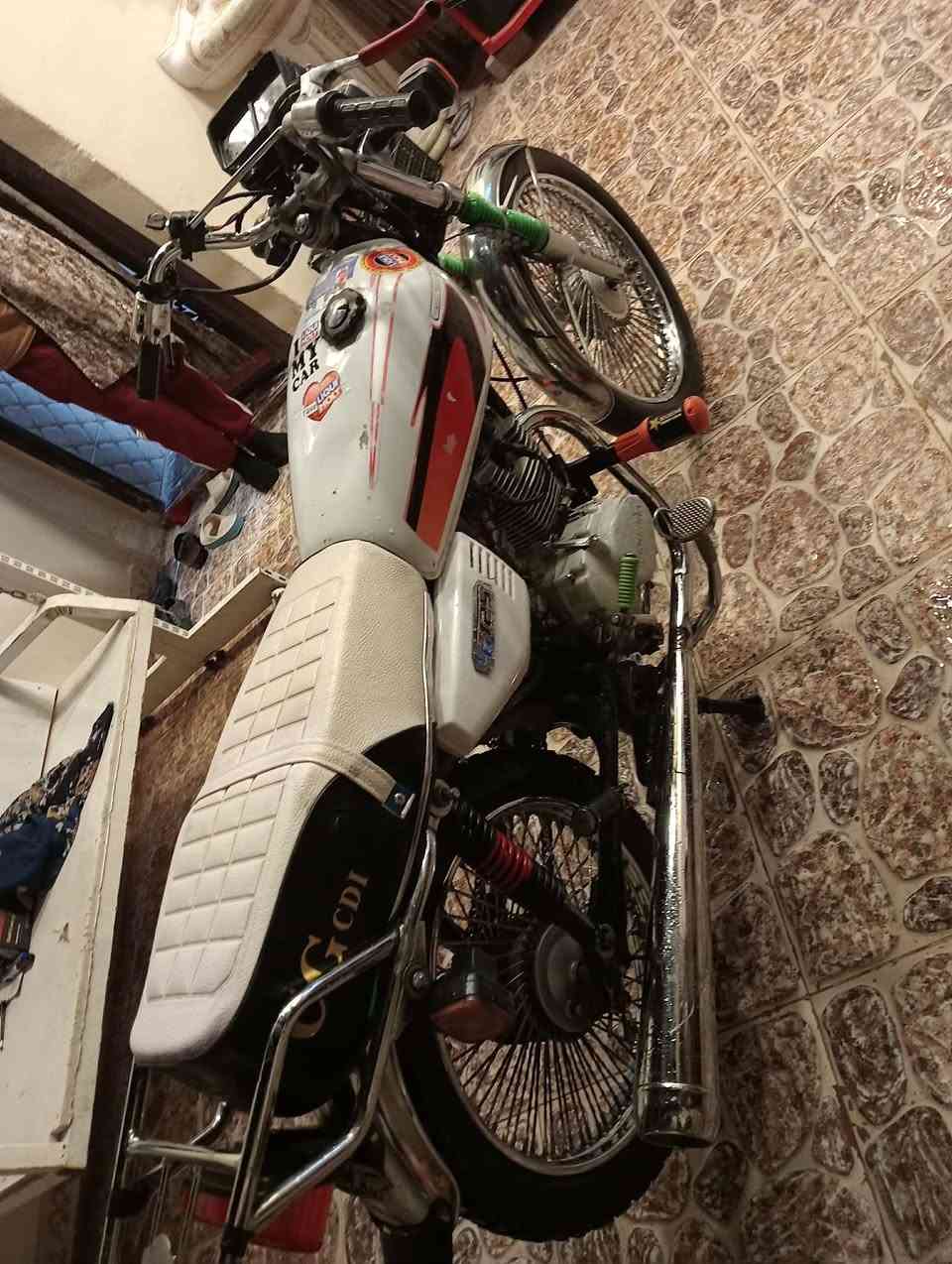 سلام عليكم
موطور للبيع 2021
اي عيب ما بي 
السعر 300 وبي مجال بصيط 
الشراي يخابر ***********
