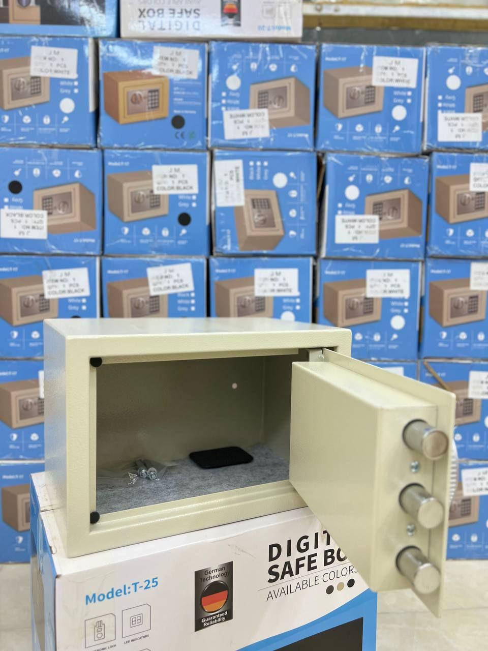 قاصة 
شكل جديد باتري خارجي 
عرض 30سم ارتفاع 20سم عمق 20سم 

وزن 4 

السعر45 الف بغداد, العراق


**إذا كنت صاحب هذا الإعلان وتريد حذفه لأي سبب، رجاءا أرسل رسالة إلى الدعم الفني**