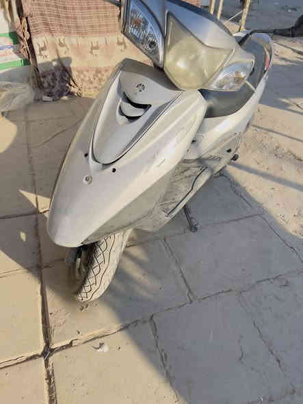 سلام عليكم دراجه بريز للبيع موديل حديث كامل مواصفات اي خلل مابيها تشتغل نكره سلف تفحص تأخذ وتروح مكاني المشتل 800 وبيها مجال  
***********
