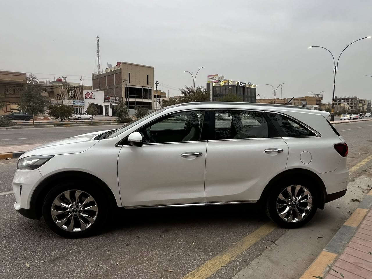 سورنتو موديل 2018 ماشيه 140 الف
بانوراما كشن كهرباء تدفئه تبريد كله فول لايتات زينون بك لايت ليد سبعه راكب سته سلندر  مرايات شفط  جنطه كهرباء سايد بريك رجل السياره بيها بارد بين باب السايق والراكب وكرت تكحيل بالبنيد وخط بالجنطه 
سعر السياره (230) وبيها مجال بسيط 
للاستفسار ***********
غير متواجد على الواتساب
